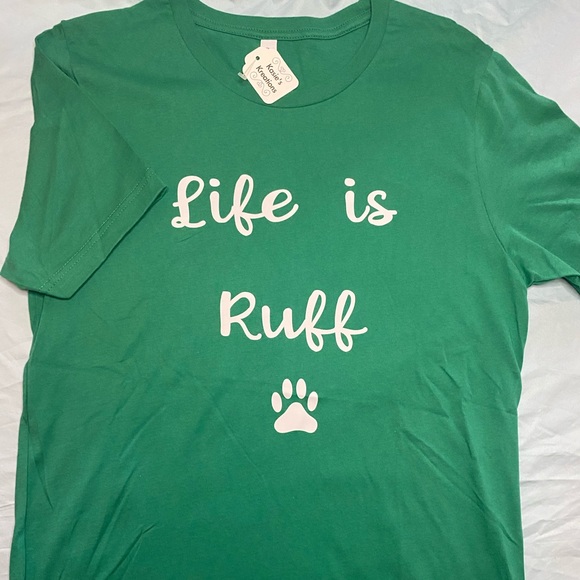 🍎🍎NEW!! Medium Graphic Tees, your choice - Picture 3 of 6